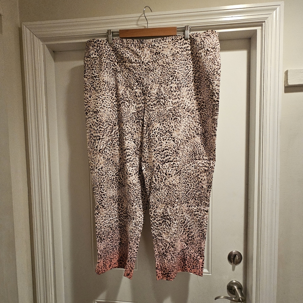 Stylish Zac & Rachel Black and White Animal Print Ankle Cropped Pants